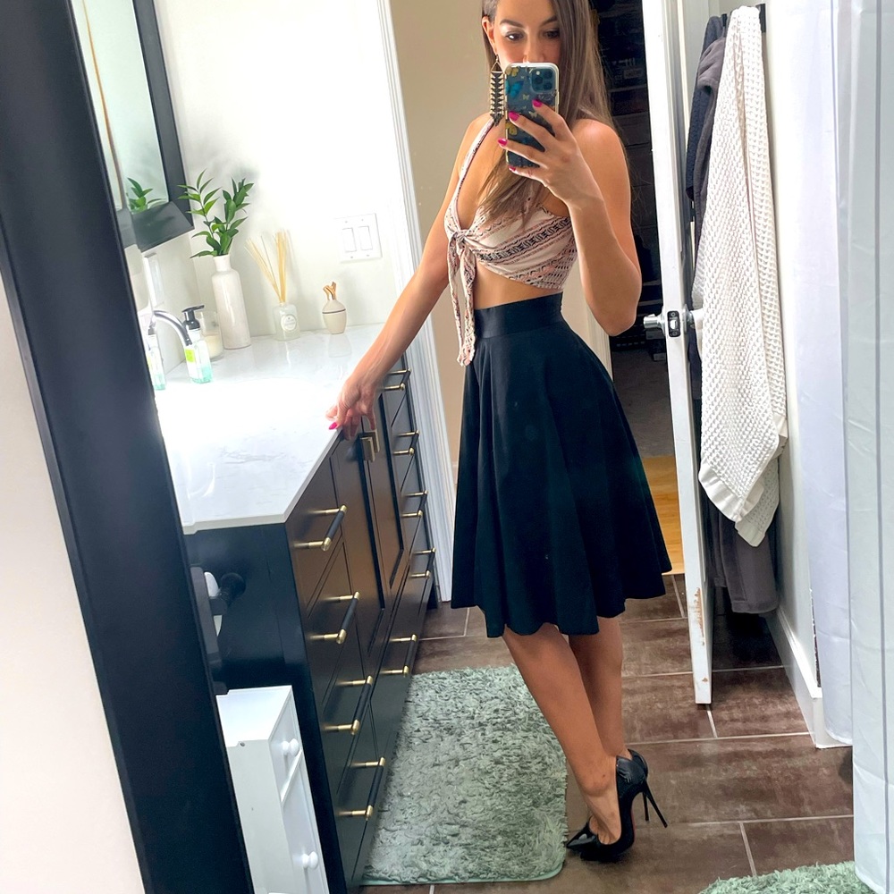 NWOT Amanda + Chelsea skirt size 0. ❤️✨